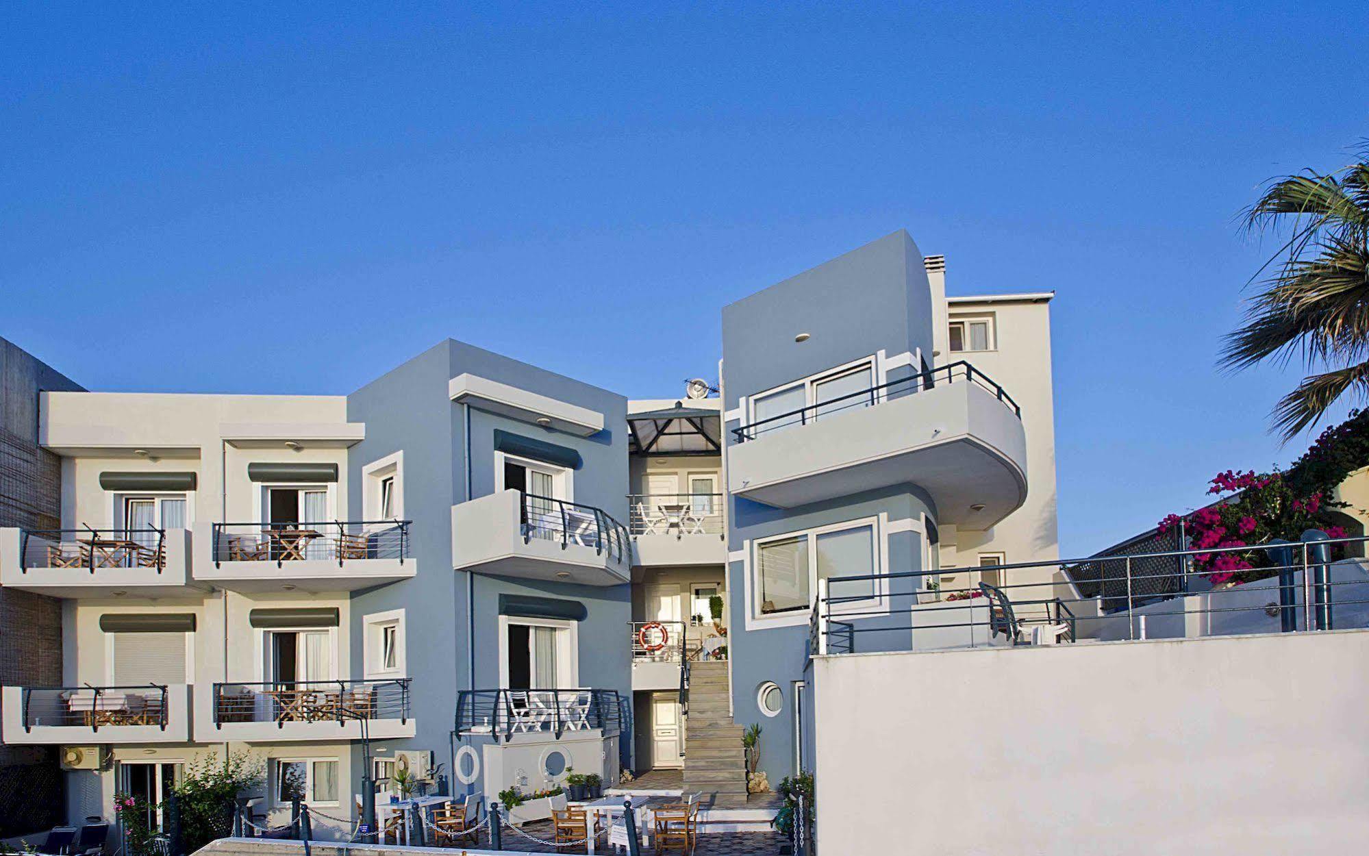 Sea Breeze Apartment *